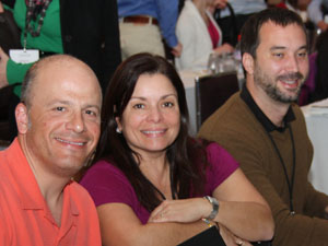 CHDI 的三位顶尖科学家 Robert Pacifici、Celia Dominguez 和 Ignacio Muñoz-Sanjuan 就基金会的先进药物开发项目进行了演讲