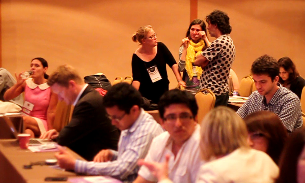 人群聚集参加Buzzilia：会议结束后视频将在hdbuzz.net上发布 